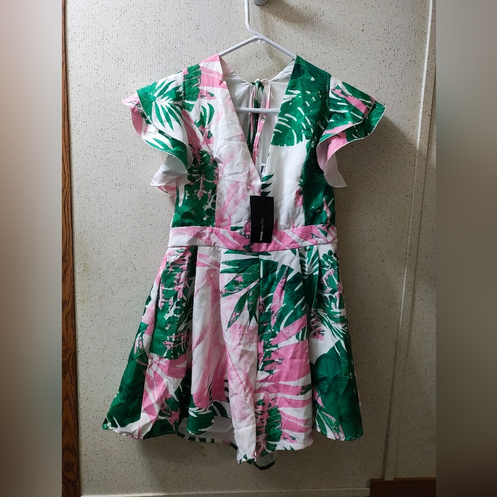 Fashion Nova Tropical Pleated Romper Short Ruffle Lined Large V-Neck Pockets